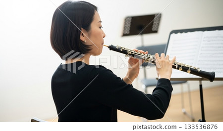 女人吹雙簧管 女人吹雙簧管 133536876