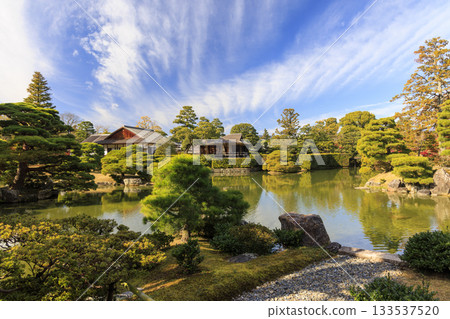 Japanese garden that shines in autumn leaves (Kyoto Katsura Imperial Villa) Japanese garden that shines in autumn leaves (Kyoto Katsura Imperial Villa) 133537520
