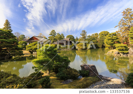 Japanese garden that shines in autumn leaves (Kyoto Katsura Imperial Villa) Japanese garden that shines in autumn leaves (Kyoto Katsura Imperial Villa) 133537536