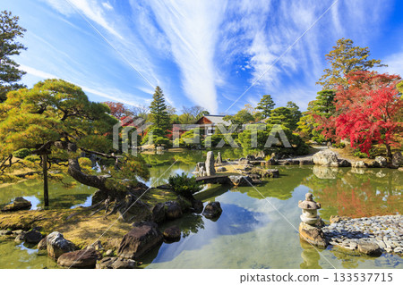 Japanese garden that shines in autumn leaves (Kyoto Katsura Imperial Villa) Japanese garden that shines in autumn leaves (Kyoto Katsura Imperial Villa) 133537715