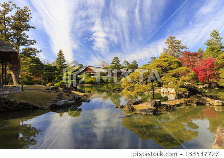 Japanese garden that shines in autumn leaves (Kyoto Katsura Imperial Villa) 133537727