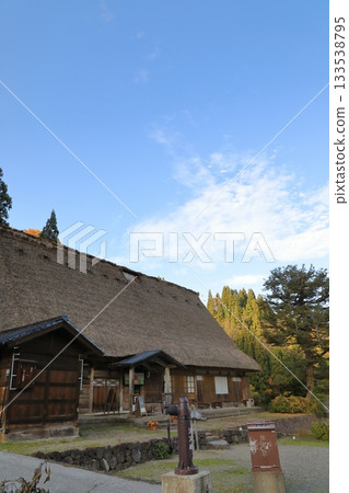 Autumn foliage at Ainokura Gassho-style Village in Gokayama (Nanto City, Toyama Prefecture) Autumn foliage at Ainokura Gassho-style Village in Gokayama (Nanto City, Toyama Prefecture) 133538795