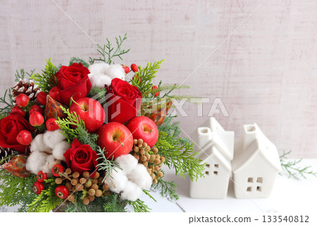 聖誕節插花：蘋果、紅玫瑰、棉花等。 133540812