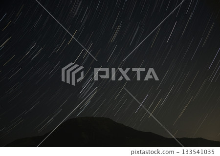 Mount Ibuki with the starry sky as a backdrop, seen from Mishima Pond 133541035
