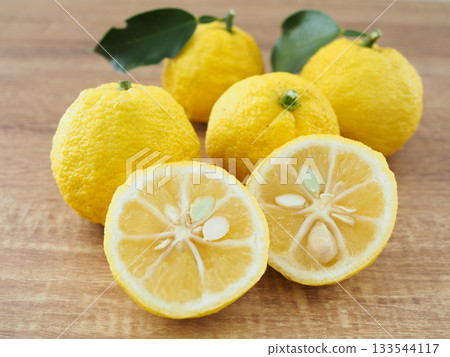 Fresh yuzu fruit Fresh yuzu fruit 133544117