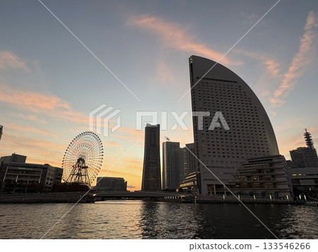 Yokohama Twilight Zone - Evening view of Yokohama city from the sea 133546266