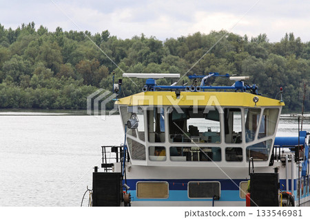 Tugboat Bridge River 133546981