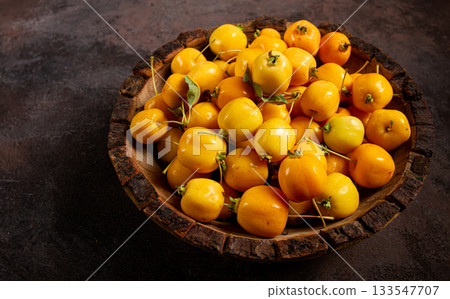 yellow small apples, Chinese varieties, in a wooden bowl, top view, no people, yellow small apples, Chinese varieties, in a wooden bowl, top view, no people, 133547707