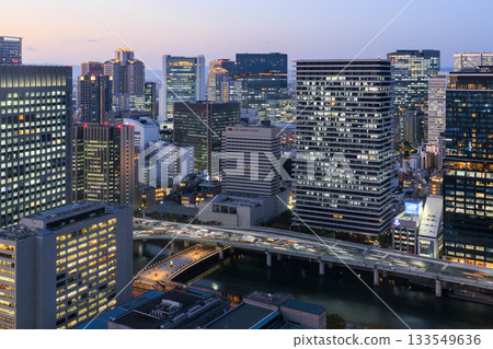 大阪中之島和梅田的建築群夜景 133549636