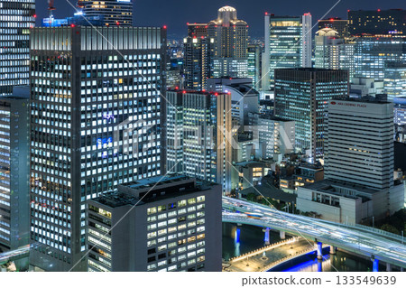 Night view of the buildings of Nakanoshima and Umeda, Osaka 133549639