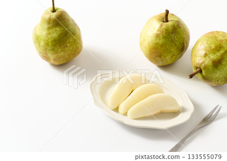 來自山形縣的法國梨，切片後擺放在盤子上。 133555079