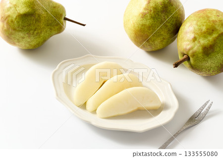 La France pears from Yamagata Prefecture, sliced and arranged on a plate 133555080