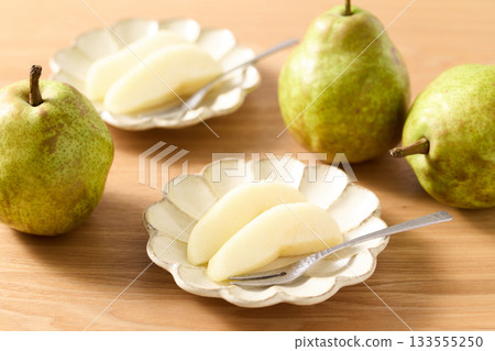 La France pears from Yamagata Prefecture, sliced and arranged on a plate La France pears from Yamagata Prefecture, sliced and arranged on a plate 133555250