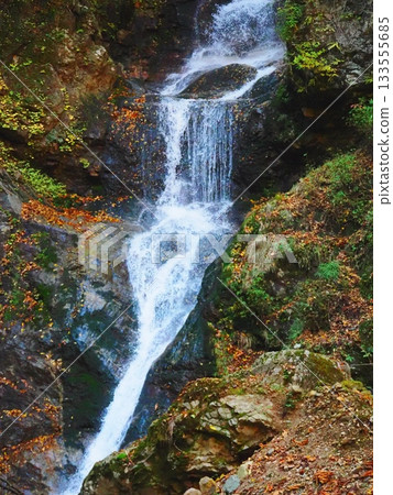 深秋時節,山間的一個瀑布(afp220251112105908) 深秋時節,山間的一個瀑布(afp220251112105908) 133555685