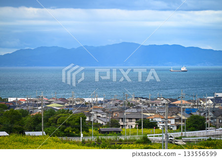 【大阪府泉南郡】從禦崎町的山丘上眺望大阪灣和淡路島 【大阪府泉南郡】從禦崎町的山丘上眺望大阪灣和淡路島 133556599