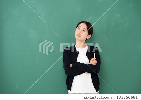 黑板、女教師、粉筆、煩惱 133556661