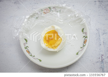 盤子裡的水煮蛋 133556767