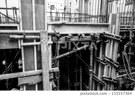 施工中的鋼筋混凝土模板 B-3 單色 133557364