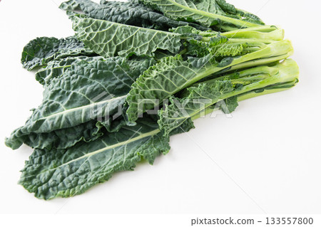 白色背景上的阿萊塔 133557800