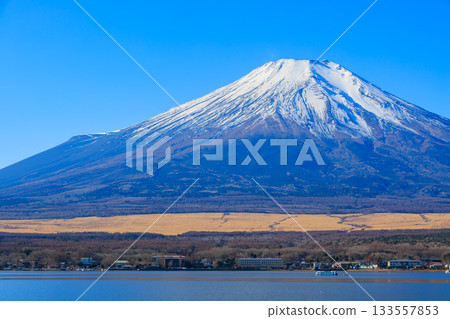 Winter blue sky and Mt. Fuji seen from Lake Yamanaka Water Park 133557853