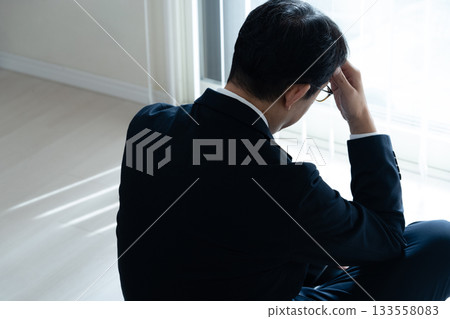 憂鬱的中年商人 133558083