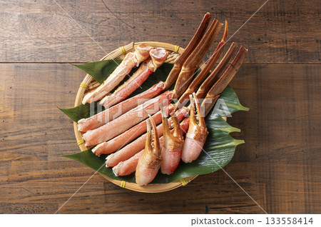 Partially thawed snow crab 133558414