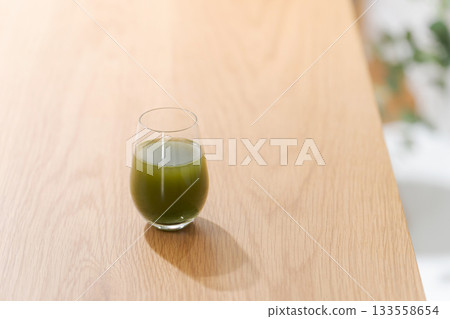 Green juice on the table Green juice on the table 133558654
