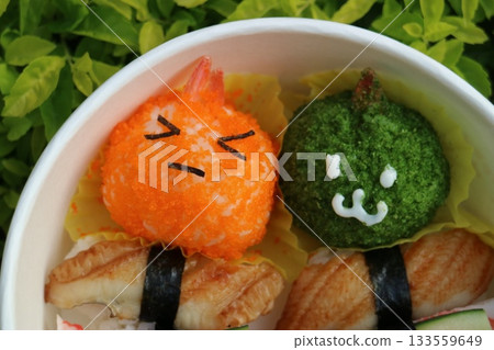 印有可愛壽司圖案的便當盒 133559649