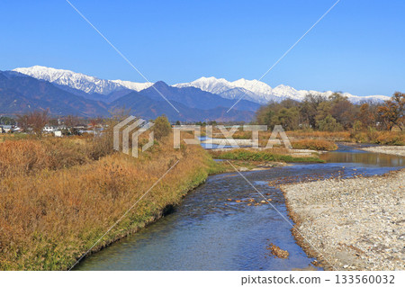 深秋的安曇野:穗高川與北阿爾卑斯山 深秋的安曇野:穗高川與北阿爾卑斯山 133560032