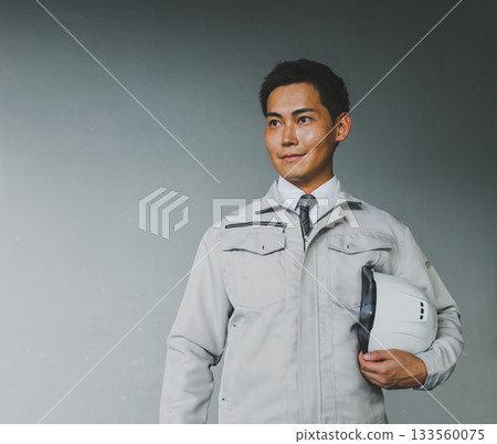 男人在工作 133560075