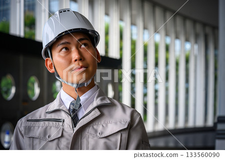 與總承包商相關的男性業務 133560090