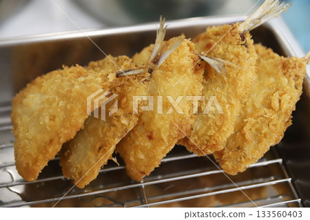 炸竹莢魚、冷凍食品、沙拉油、油炸食品 炸竹莢魚、冷凍食品、沙拉油、油炸食品 133560403