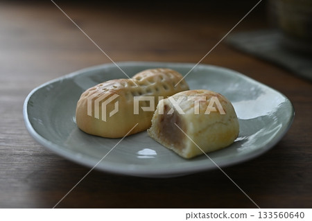 Peanut buns and peanut pie Peanut buns and peanut pie 133560640
