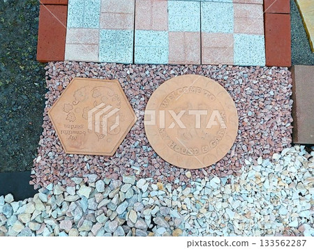 A housewife steadily builds a garden by herself♪ Laying paving stones in the garden 133562287