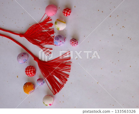 貼金箔的日本紙和日本飾品 133563326