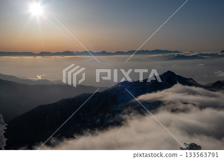 Spectacular view of the sunrise and sea of clouds from the summit of Mount Yokote in Shiga Kogen, Nagano Prefecture 133563791