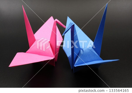 Folded paper crane 133564165