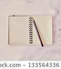 筆記本和鉛筆 133564336