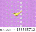 紫色背景上的黃色小鳥插圖 133565712