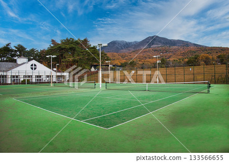 A luxurious holiday where you can work up a sweat playing tennis at a refreshing highland resort A luxurious holiday where you can work up a sweat playing tennis at a refreshing highland resort 133566655