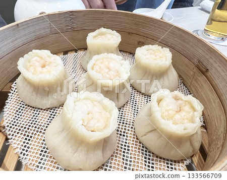 Delicious shrimp shumai in a bamboo steamer Delicious shrimp shumai in a bamboo steamer 133566709