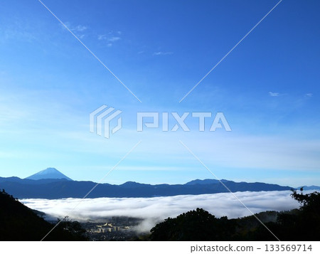Mount Fuji and the sea of clouds in the Kofu Basin Mount Fuji and the sea of clouds in the Kofu Basin 133569714