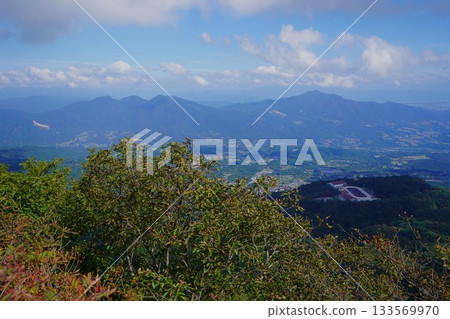 從榛名岳的目岳可以眺望十二岳、中野岳、大野子岳和小持岳。 133569970