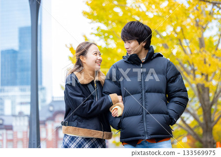 Men and women laughing with arms crossed 133569975