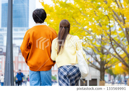 夫婦享受觀光 133569991