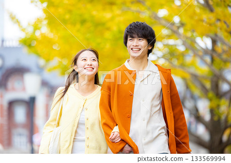 夫婦享受觀光 133569994