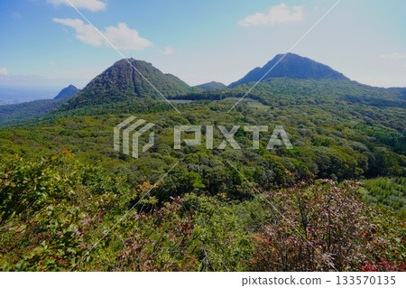 從榛名山和牙牛山望去，可以看到二達岳和相馬山。 133570135