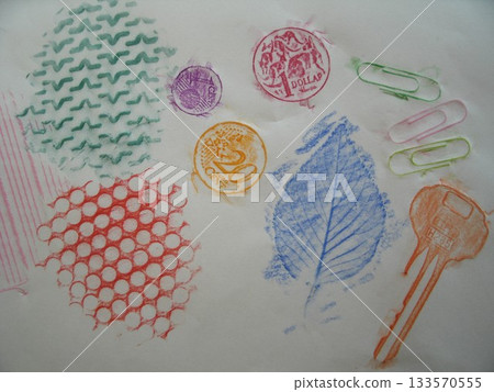 Colorful patterns made by rubbing the unevenness of various familiar objects onto paper with colored pencils. Colorful patterns made by rubbing the unevenness of various familiar objects onto paper with colored pencils. 133570555