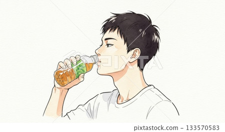 圖：一名男子正在用玻璃瓶喝拉姆內汽水 133570583