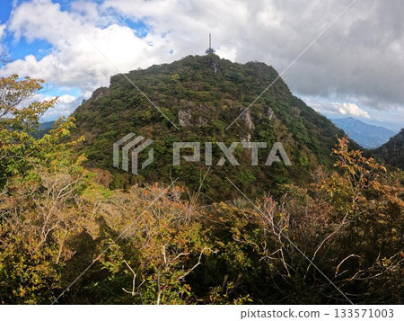 從榛名山的孫岳望向禦嶽山。 133571003